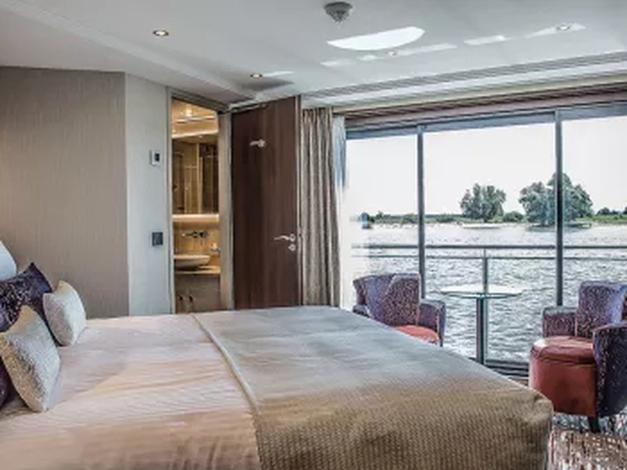 Standard Suite, Diamond Deck (Upper)