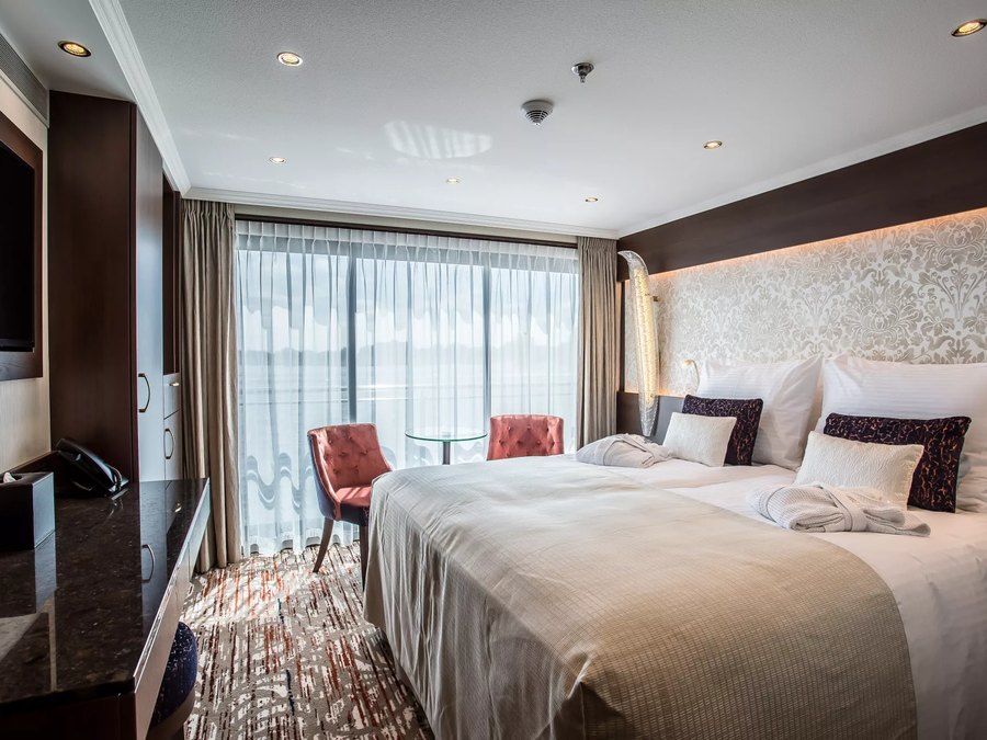 Standard Suite, Ruby Deck (Middle)
